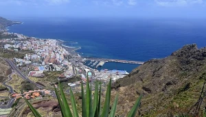 Mniej tłoczna niż Teneryfa, a równie piękna i różnorodna. Wyspa idealna na zimę