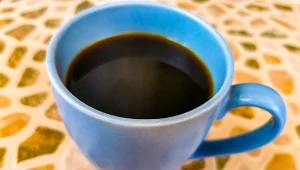 Kawa z imbirem i goździkami.