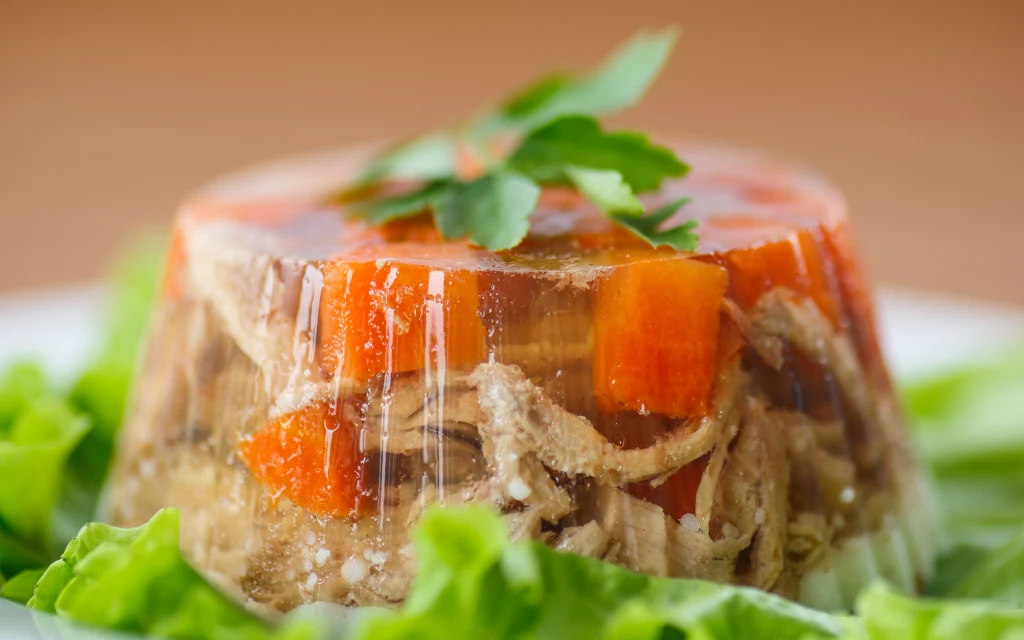 Domowa galareta z mięsem - klasyczny polski przysmak.