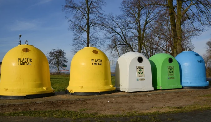 Kto może skorzystać z całkowitego zwolnienia z opłaty za śmieci? To nie tylko emeryci.
