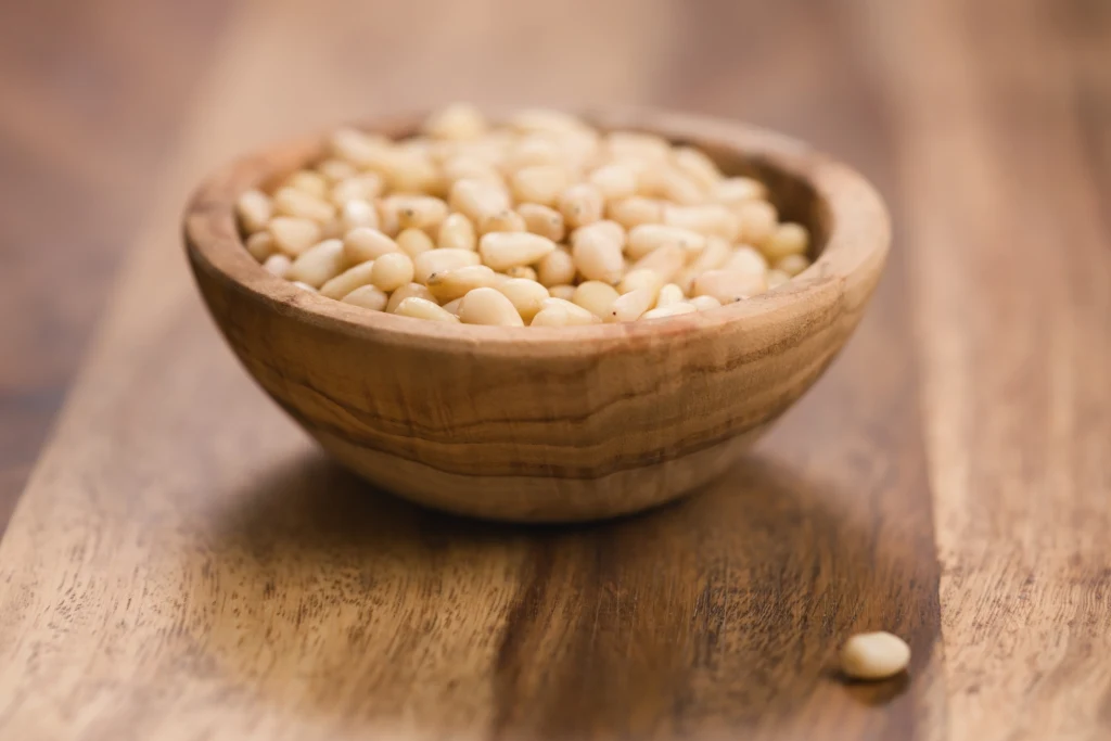 Auchan wycofuje ze sprzedaży orzeszki pinia marki Bakalland