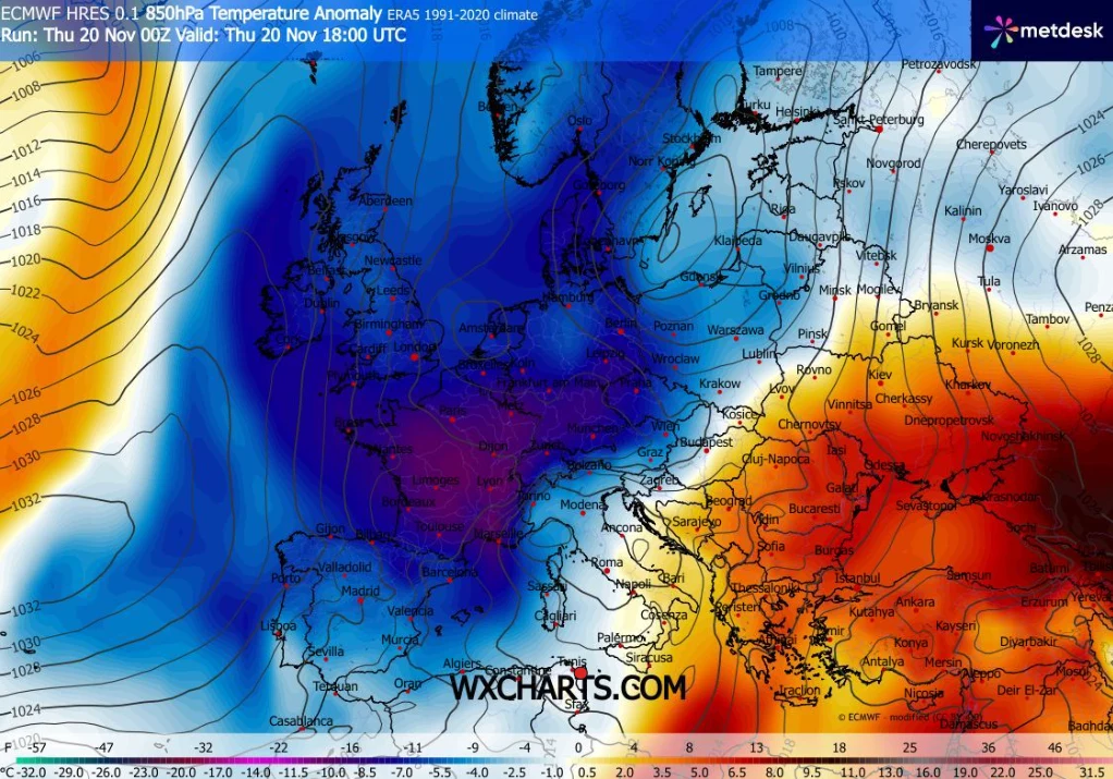 Niż Talat w czwartek przyniesie do Polski pochmurną i mokrą aurę. Najbardziej będzie to odczuwalne w północno-zachodniej części kraju Kolorowa mapa Europy przedstawiająca anomalię temperatury na poziomie 850 hPa z wyraźnie zaznaczonym chłodnym obszarem w centrum i zachodniej części kontynentu oraz ciepłymi odcieniami na wschodzie, oznaczeniami państw, miast i poziomicami ciśnienia.