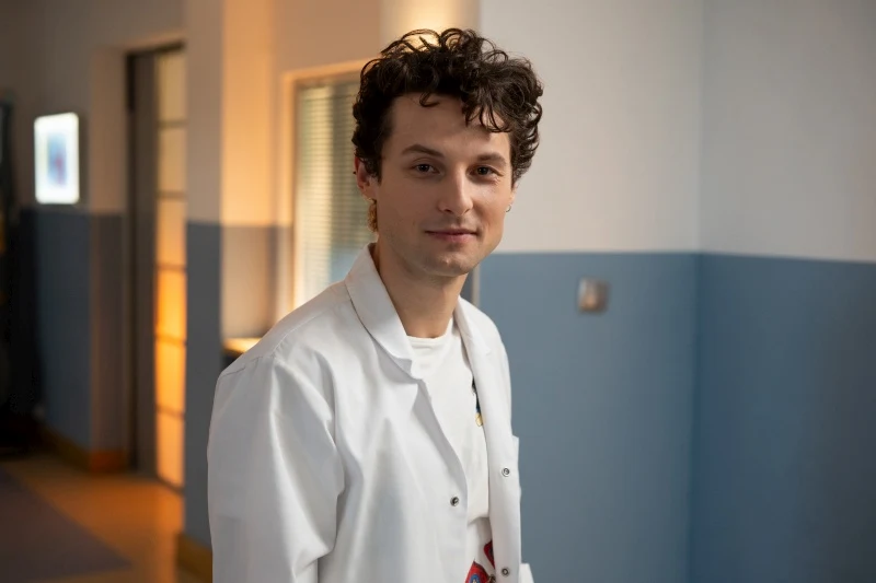 Kamil Zawada (Jakub Łopatka) zostanie nowym szefem kardiochirurgii w Leśnej Górze Kamil Zawada (Jakub Łopatka) zostanie nowym szefem kardiochirurgii w Leśnej Górze