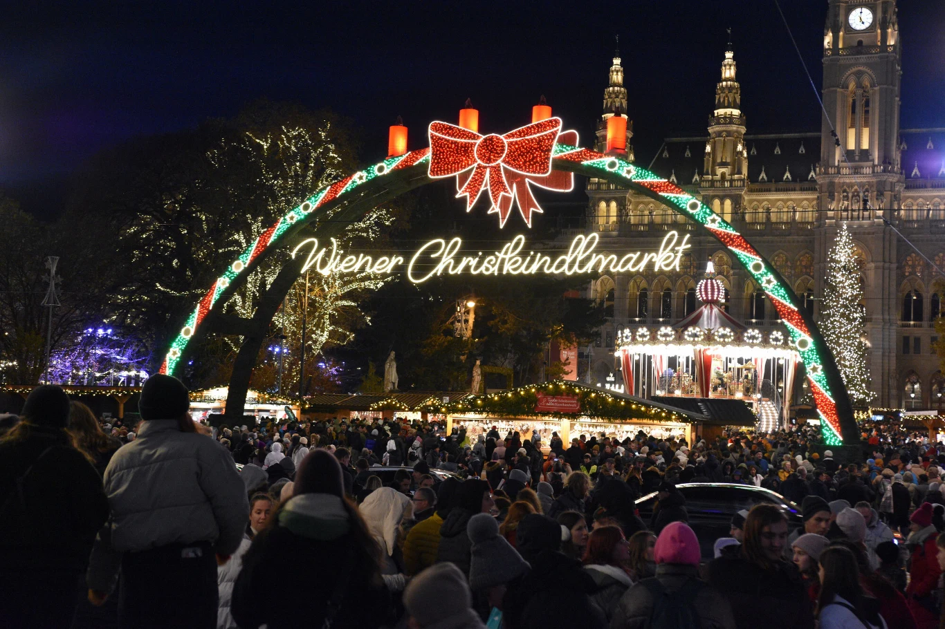 W Wiedniu odbywa się kilka jarmarków świątecznych. Najpopularniejszy jest jednak Wiener Christkindlmarkt na Placu Ratuszowym.