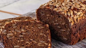 Dlaczego słonecznik w chlebie robi się zielony? Oto przyczyna 