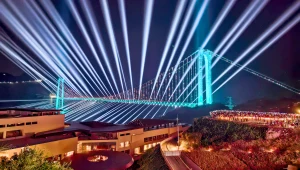 Najwyższy most świata otwarty. Auta pojadą 625 metrów nad przepaścią