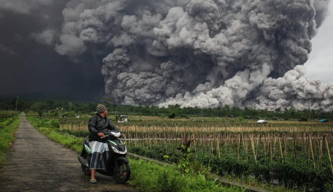W Indonezji wybuchł wulkan Semeru. Ewakuowano setki osób