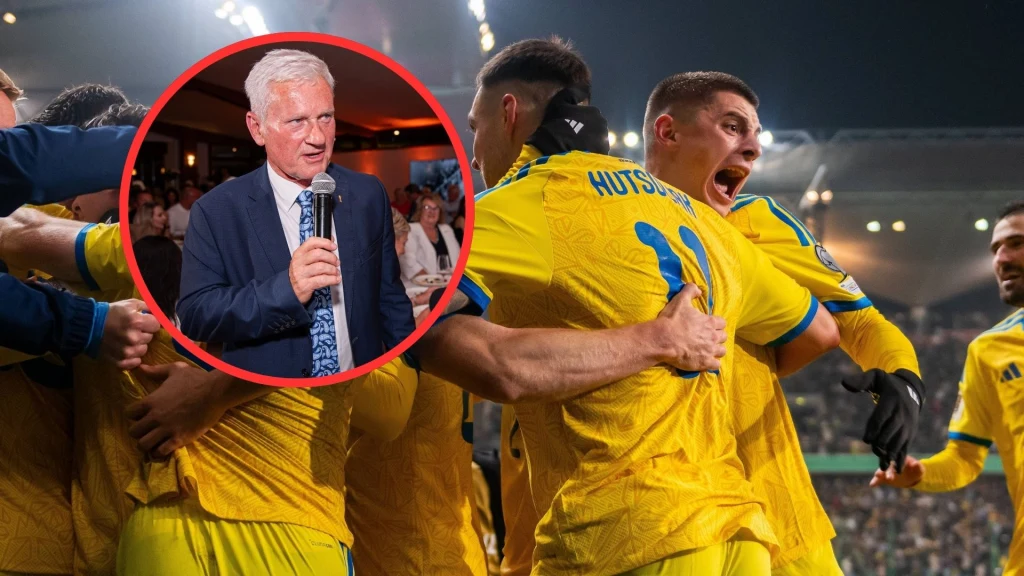 Reprezentacja Ukrainy i Michał Listkiewicz Grupa piłkarzy w żółtych strojach świętuje zdobycie gola podczas meczu na stadionie, obok nich w kole znajduje się starszy mężczyzna w garniturze z mikrofonem, który przemawia do publiczności.