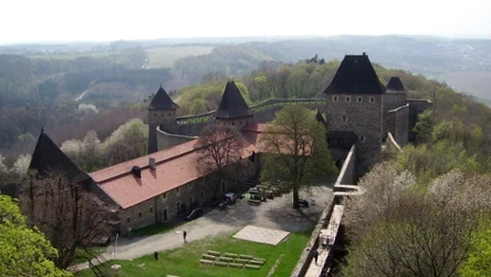 Jedna z największych twierdzy w Europie Środkowej znajduje się niedaleko polskiej granicy. Dlaczego warto ją odwiedzić? 