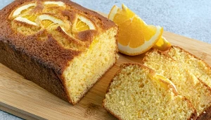 Ciasto pomarańczowe to prosty wypiek, który - dzięki świeżemu sokowi i skórce z pomarańczy - wyróżnia się naturalnym aromatem i wilgotnością.
