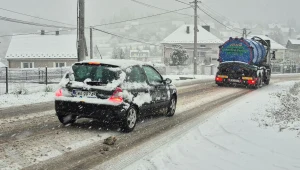 Pierwszy atak zimy w Polsce. 30 cm śniegu i paraliż na drogach