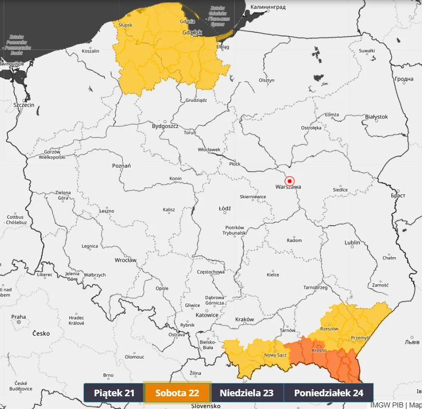 W pierwszej połowie weekendu pomarańczowe alerty IMGW wrócą na południu Podkarpacia i części Małopolski Kolorowa mapa Polski z podziałem na województwa, na której zaznaczono prognozowane alerty pogodowe na piątek, sobotę, niedzielę i poniedziałek; północne i południowo-wschodnie regiony wyróżnione pomarańczowym i żółtym kolorem, reszta kraju bez alertów.