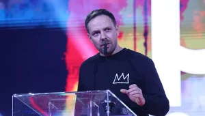 Łona stworzył autorską narrację do filmu "Klątwa doliny węży"