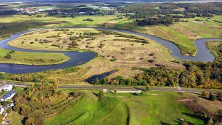Dolina Narwi zachwyca w każdym sezonie. Dlaczego warto ją odwiedzić? 