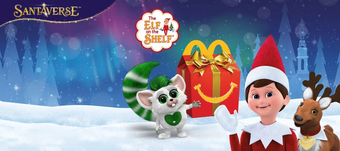 Zabawka Elf on the Shelf, animowany renifer, zielono-biały stworek z sercem na brzuchu oraz kolorowy prezent na tle świątecznej grafiki z logo McDonald's i Santaverse.
