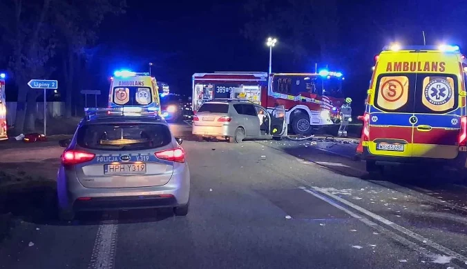 Na drodze krajowej nr 2 w miejscowości Ługi-Rętki (woj. mazowieckie) doszło do zderzenia dwóch pojazdów osobowych.