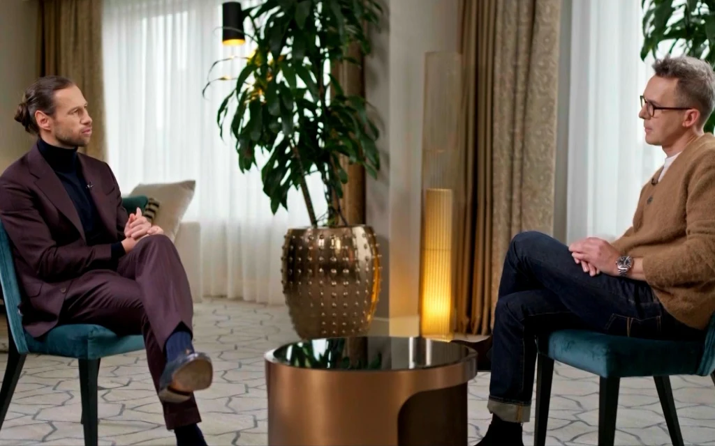 Grzegorz Krychowiak i Maciej Kurzajewski podczas rozmowy