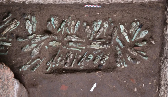 Archeolodzy znaleźli 225 figurek grobowych faraona Szeszonka III oraz jego zaginiony sarkofag