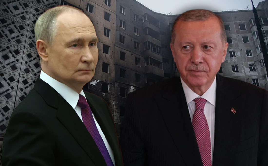 Prezydent Turcji Recep Tayyip Erdogan przeprowadzi rozmowę telefoniczną z Władimirem Putinem Dwóch mężczyzn w garniturach stoi na tle zniszczonego budynku mieszkalnego. Obaj mają poważne wyrazy twarzy i są ubrani w ciemne marynarki oraz czerwone krawaty.