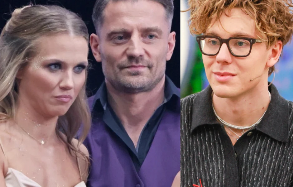 Dwoje ludzi, kobieta o długich blond włosach w jasnej sukience oraz mężczyzna w fioletowej koszuli i czarnej marynarce stoją obok siebie, oboje patrzą poważnie w jednym kierunku. Po prawej stronie znajduje się młody mężczyzna z kręconymi jasnymi włosam...