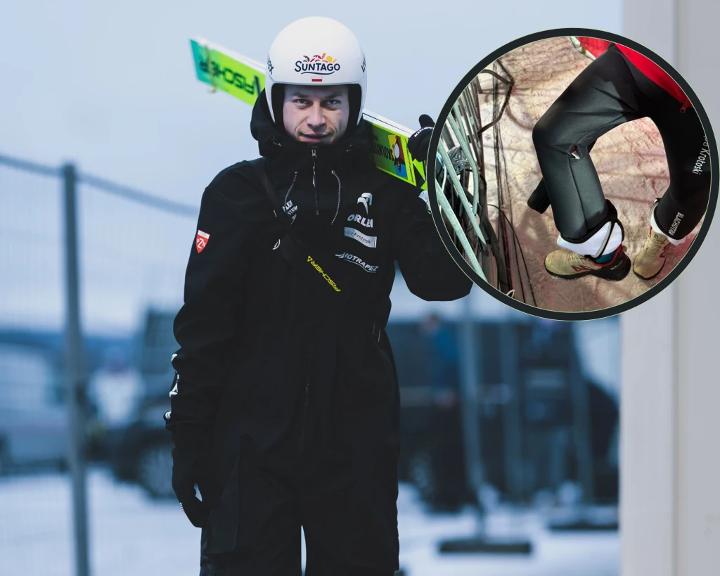 Skoczek narciarski ubrany w profesjonalny kombinezon i kask trzyma narty na ramieniu, na okrągłym powiększeniu widoczny jest szczegółowo fragment nogi sportowca w kombinezonie i buty narciarskie.