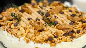 Śmietanowiec z orzechami i czekoladą. Słodka propozycja Jurka Sobieniaka