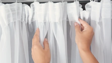 Nie musisz używać silnej chemii, by na długo zachować piękny zapach oraz biel firanek. Są na to naturalne sposoby