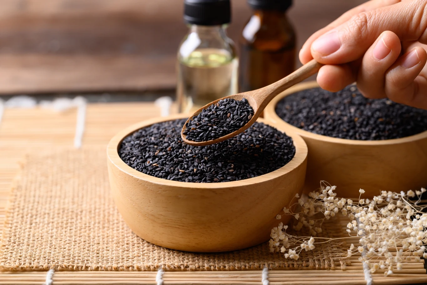 Wystarczy jedna łyżeczka dziennie nasion czarnuszki, żeby zrzucić zbędne kilogramy. 