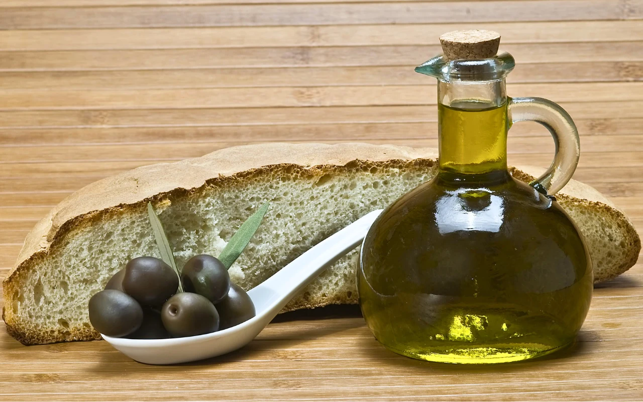 Oliwa z oliwek bywa nazywana płynnym złotem. Jej właściwości zdrowotne są wręcz nieprawdopodobne