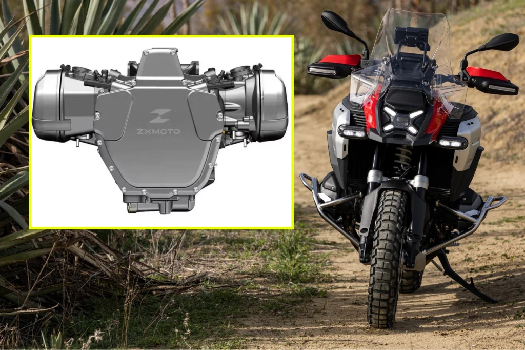 Motocykl terenowy ustawiony na piaszczystej ścieżce otoczonej roślinnością pustynną. W lewym górnym rogu widoczny schemat techniczny silnika typu bokser z napisem ZKMOTO, umieszczony na żółtym tle.