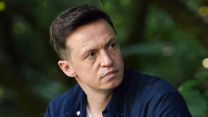 W dniu rozprawy Grada Błażej (Piotr Ligienza) będzie poddenerwowany