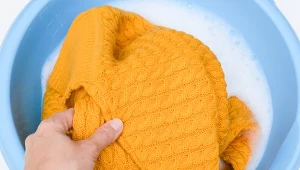 Wełniane swetry pierz tylko w ten sposób. Inaczej będą do wyrzucenia