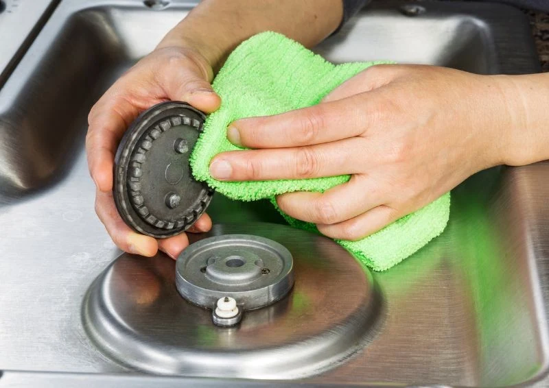 Regularne czyszczenie palników jest bardzo ważne pod kątem bezpieczeństwa.