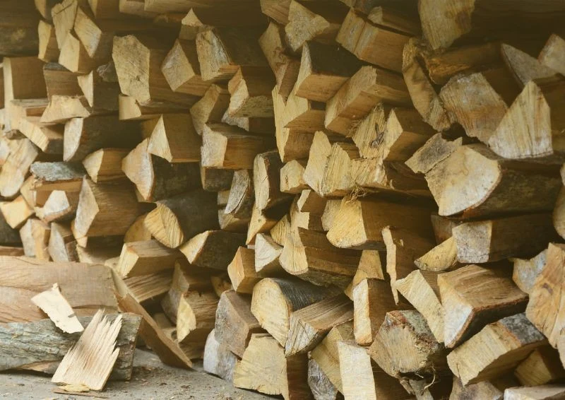 Drewno suszone komorowe natychmiast po zakupie jest gotowe do użycia.