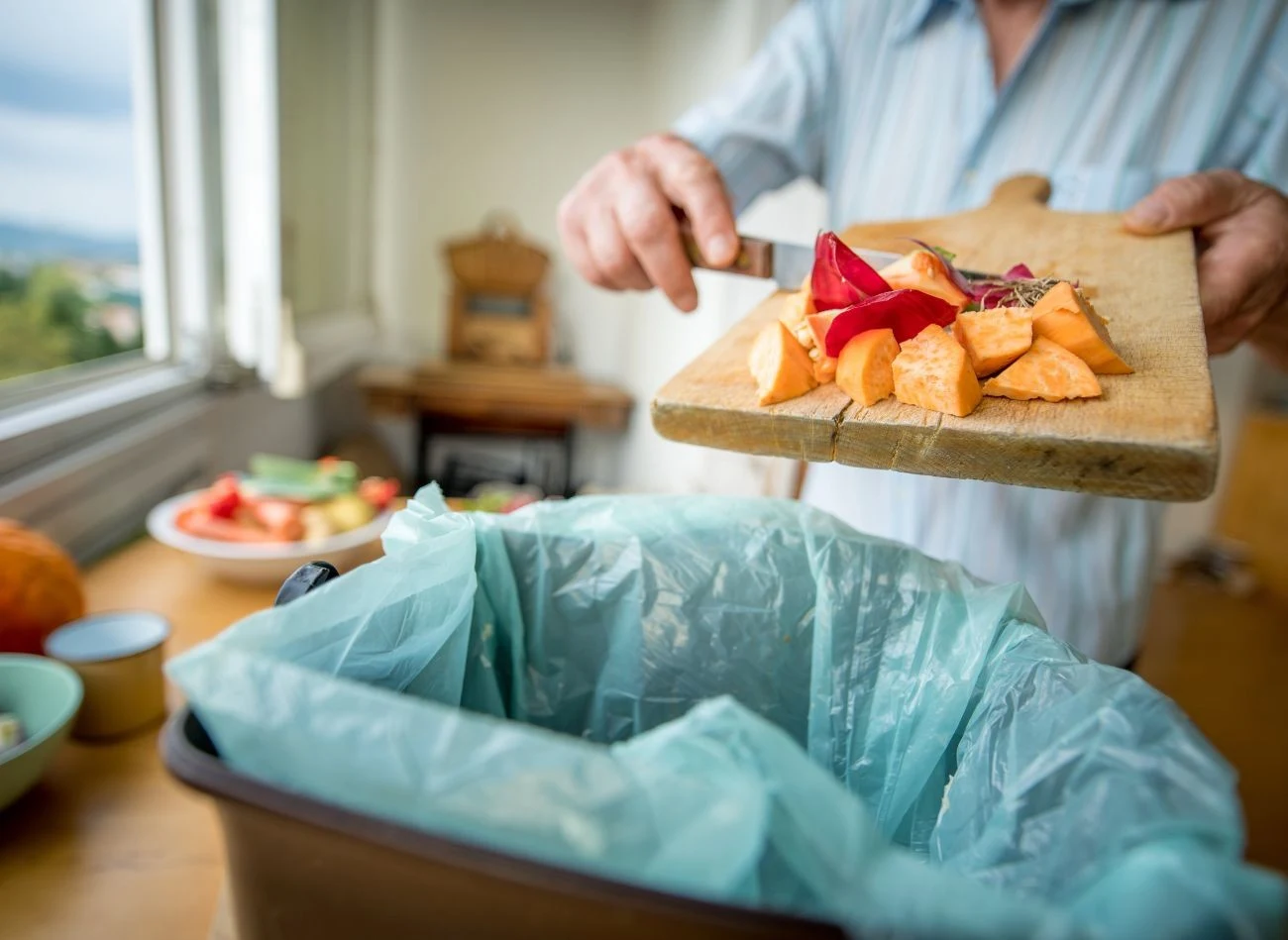 Kompostowanie jest możliwe nie tylko w dużym ogrodzie, ale także w mniejszym mieszkaniu.
