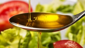 Prosta zmiana w trosce o długie życie. Wystarczą 2 łyżki takiej oliwy dziennie - naukowcy potwierdzają