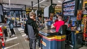 Lidl, Biedronka czy Dino? Która z sieci ma najwięcej pracowników?