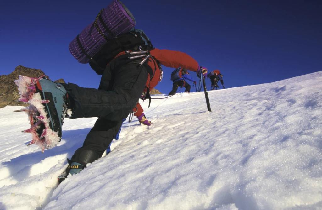 Czekan przyda się podczas wspinania na oblodzonym terenie