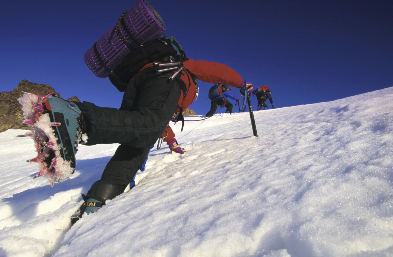 Czekan przyda się podczas wspinania na oblodzonym terenie