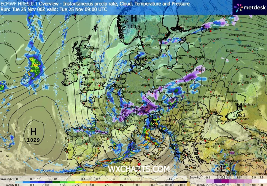 Mapa meteorologiczna Europy przedstawiająca ciśnienie atmosferyczne, opady oraz rozkład chmur z wyraźnym zaznaczeniem frontów atmosferycznych i obszarów wysokiego oraz niskiego ciśnienia.