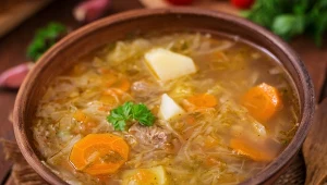 Niedoceniania polska zupa idealna na rozgrzewkę i zdrowe jelita. 