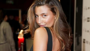 Wieniawa chwali się łazienką w swoim leśnym zaciszu. Okno na całą ścianę