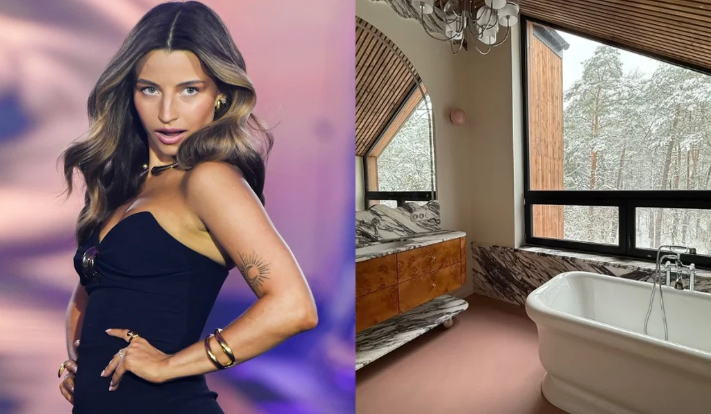 Po lewej stronie kobieta w czarnej sukni z długimi włosami, po prawej stronie nowoczesna łazienka z oknem na śnieżny las, dużą wanną i marmurowymi blatami.