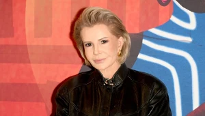 I wtedy weszła ona, cała na biało. Racewicz w "anielskiej” stylizacji