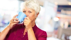 Rano pełna energii, a popołudniu zasypiasz na stojąco? Winny poranny nawyk