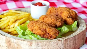 Chrupiące kąski z kurczaka możesz przygotować na andrzejki