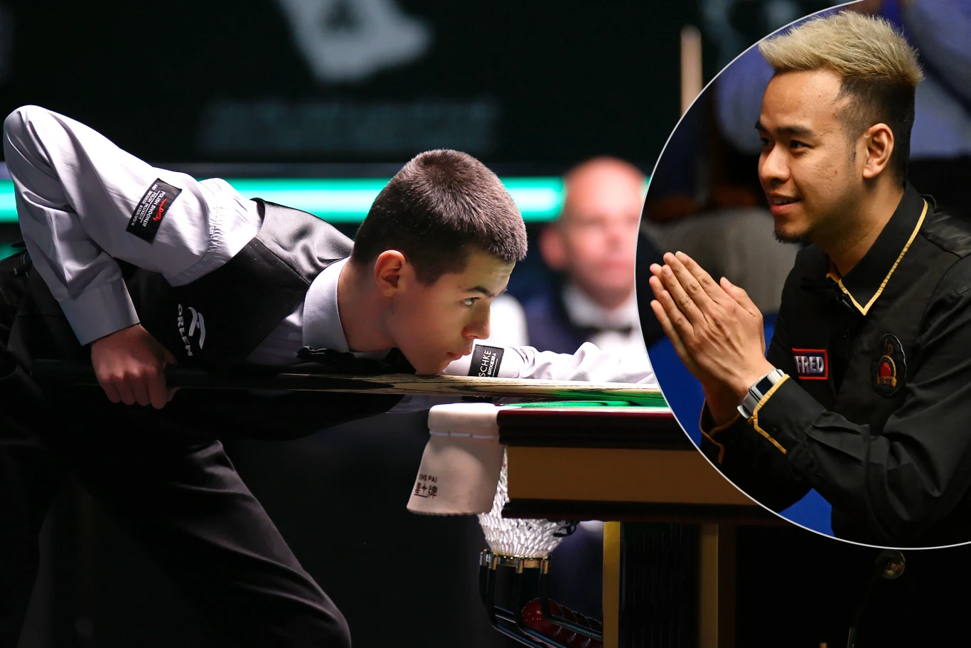 Michał Szubarczyk i Noppon Saengkham Młody zawodnik koncentruje się nad stołem bilardowym, celując kijem w kulę, podczas gdy inny zawodnik w okrągłej ramce z boku składa dłonie, obserwując przebieg gry.