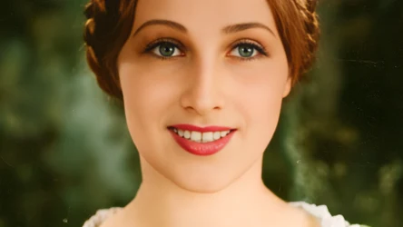 "Najpiękniejszy uśmiech Warszawy". (Niemal) dziewięćdziesięcioletnie losy Heleny Grossówny