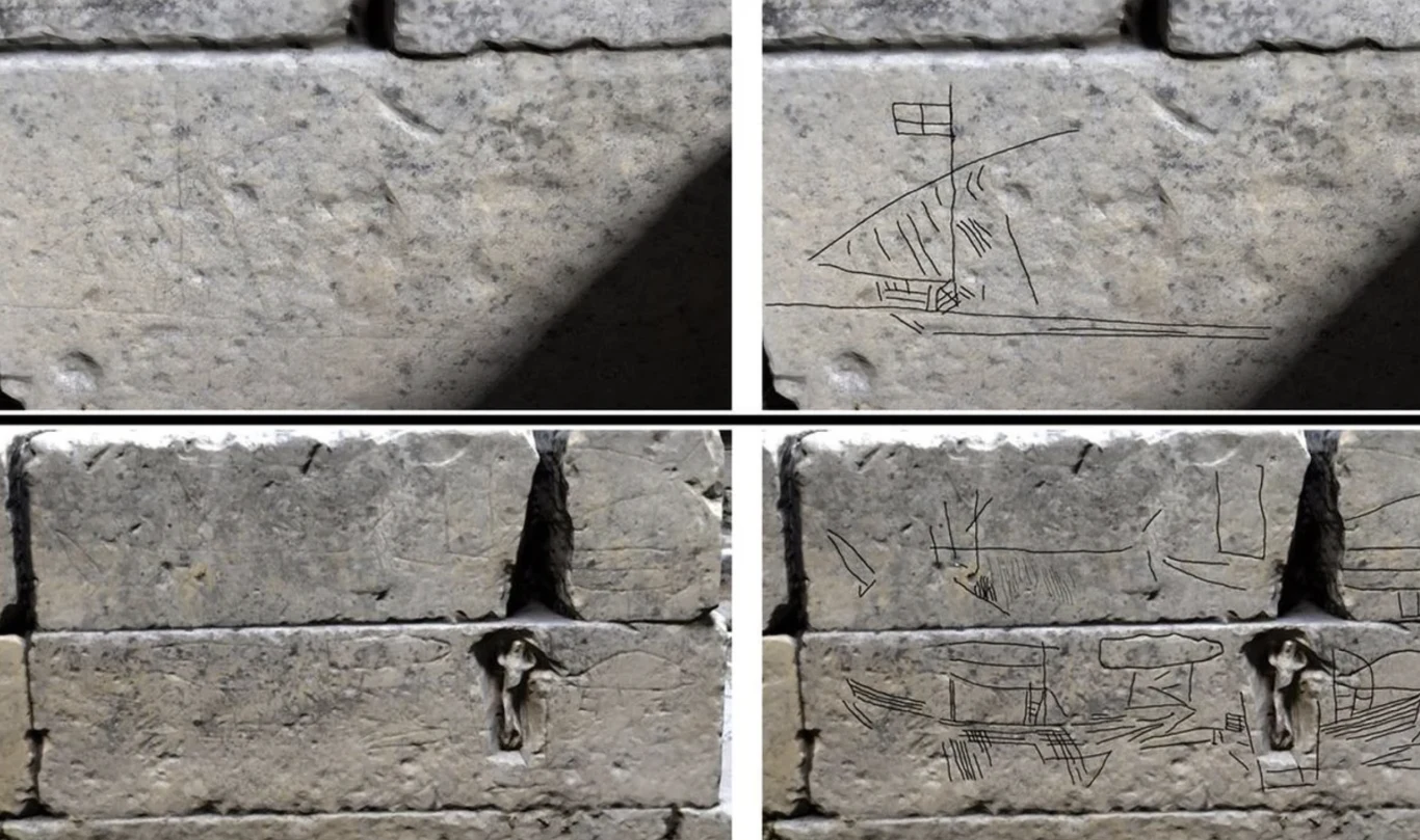 Ściany w jednej z cel. Po lewej bez cyfrowego opracowania, po prawej z uwydatnionymi rycinami o tematyce morskiej Fragment muru z cegieł, na których widoczne są wyryte rysunki oraz mały krucyfiks umocowany na spoinie między cegłami, światło i cień padają na strukturę ściany.