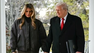 Wyszła u boku męża i skupiła na sobie uwagę. Wszystko przez jedną rzecz